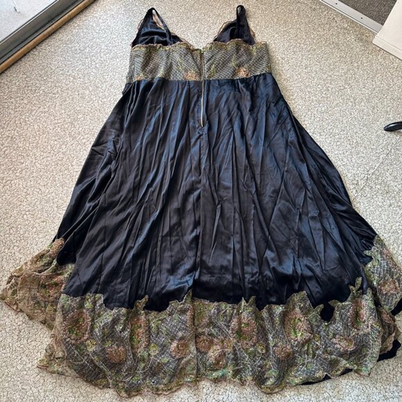 Gorgeous 3X custom made ball gown black satin and floral lace details. - Picture 9 of 11